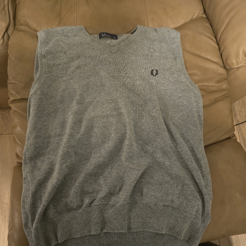 Fred perry v neck sweater vest